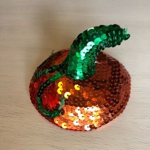 Pumpkin top sequin hair clip